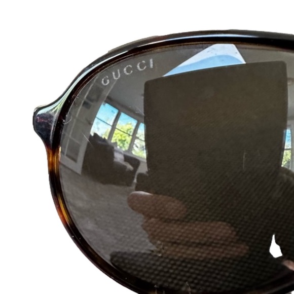 Gucci Unisex Aviator Tortoise Sunglasses with gold trim. Style # GG 1649 - Picture 5 of 9